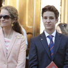 La Infanta Elena de Borbon y su hijo mayor, Felipe Juan Froilan de Marichalar.