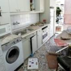 Estado en el que quedó una de las viviendas afectadas por la explosión del coche bomba en Calahorra