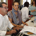 Francisco Javier García, alcalde de Sabero, con Susana Vergara Pedreira, redactora jefa del Diario de León, durante el encuentro digital en la Redacción. MARCIANO PÉREZ