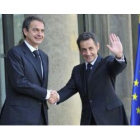 Sarkozy recibe a Zapatero, a su llegada al Elíseo, antes de asistir al funeral del gendarme.