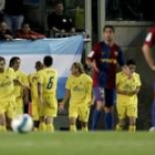 Los jugadores azulgranas se muestran desolados mientras los del Villarreal celebran su primer gol