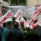 Los delegados sindicales se concentraron ayer ante la Subdelegación del Gobierno en León