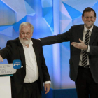 Arias Cañete y Rajoy durante el acto en Barcelona.