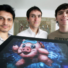 Andrés Cortés y los hermanos Nicolás y Diego Palacios, creadores del videojuego.