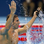 Phelps, exultante, celebra una de sus dos nuevas medallas de oro en Río.