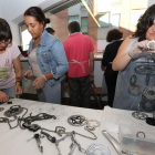 Numerosos jóvenes aprendieron a reutilizar piezas antiguas de bicicletas. L. DE LA MATA