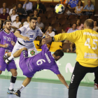 El lateral Juanjo Fernández, durante el partido disputado en el palacio contra Guadalajara. FERNANDO OTERO PERANDONES