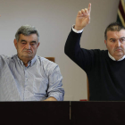 Lorenzana inicio la legislatura en los bancos de la oposición, junto al futuro alcalde, Roberto Aller. JESÚS