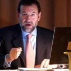 Mariano Rajoy, ayer en Santiago dando el balance de las actuaciones oficiales en el caso «Prestige»