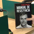 Sale a la venta el libro de Pedro Sáchez, Manual de resistencia.