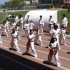 Un grupo de niños practica taekwondo en las Escuelas Deportivas de Santa María del Páramo. MEDINA