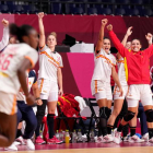 Las jugadoras españolas celebran su victoria ante Serbia. EFE/Kai Fösterling
