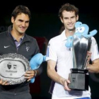 Andy Murray, con su trofeo tras ganar a Federer.