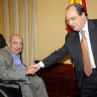 Fungairiño saluda al diputado del PP, Ignacio Gil-Lázaro