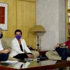 Pablo Iglesias durante la reunión que mantuvo ayer con representantes de EH Bildu. VG