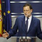 El presidente del Gobierno en funciones, Mariano Rajoy, durante la rueda de prensa que ha ofrecido hoy en el Congreso, tras la reunión que ha mantenido con el secretario general del PSOE, Pedro Sánchez.