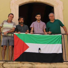 Imagen de la bandera palestina con el crespón negro en el Ayuntamiento de Altafulla, este miércoles.
