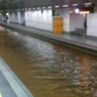Un videoaficionado graba la inundación en la estación del AVE de Girona.