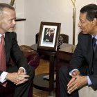 El ministro del Interior, Camacho, se reunió ayer con su homólogo marroquí, Cherkaui.