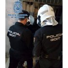 Agentes de la Policía Nacional en una redada antidroga. DL