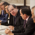 Herrera, junto a Marcos, en un momento de la firma