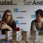 La concejala Liliana Izquierdo y la alcaldesa Camino Cabañas presentaron el Escape Way. FERNANDO OTERO