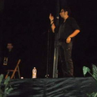 Berto Romero, durante su recital en Villablino.