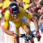 Pereiro, de amarillo, con gesto de tremendo esfuerzo para conservar un lugar en el cajón de París