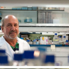 El doctor Esteban, uno de los responsables de la investigación.
