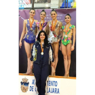 Ruth junto a las gimnastas Sara, Olatz, Paula y Eduarda. DL