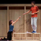Un momento de la representación de la obra de teatro 'El Mueble'. AYJNTAMIENTO DE LEÓN