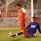 Jonatan Valle tuvo en sus botas la ocasión más clara de toda la tarde, pero no pudo superar en el pe