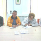 Firma del convenio entre Valverde y la asociación de Alzhéimer.