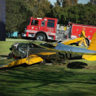 Estado en el que ha quedado la avioneta que pilotaba el actor Harrison Ford (arriba).