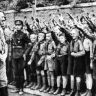 Hitler saluda a miembros de las Juventudes hitlerianas en Leipzig, en 1932.
