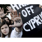 Centenares de chipriotas realizan una protesta en las calles de Nicosia, la semana pasada.