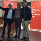 José Miguel Palazuelo, Virginia Barcones y Cendón, ayer en La Bañeza. DL