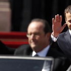 El ex presidente de Francia abandona en coche la residencia oficial del jefe del Estado