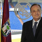 Florentino Pérez, en el palco de honor del Bernabéu, tras ser investido presidente del Madrid por otros cuatro años.