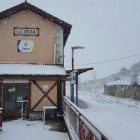 La nieve cubría ayer La Ercina, en la imagen, la estación. CAMPOS