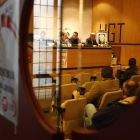 Reunión de los sindicatos y los trabajadores celebrada ayer tarde en la sede de UGT.