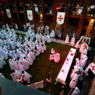 Los cincuenta nuevos caballeros que ayer se unieron a la Orden del Temple siguieron el ritual en el interior del Castillo.