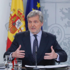 El portavoz del Gobierno y ministro de Educación Cultura y Deporte Íñigo Méndez de Vigo a su llegada a la rueda de prensa.