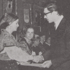 Francisco Umbral recoge en Villablino, el 12 de septiembre de 1965, su Premio Provincia de León de Literatura, por ‘Días sin escuela’, dotado con diez mil pesetas y medalla.