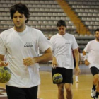 El argentino Carou, en primer término, debe ser hoy un referente en la defensa leonesa.