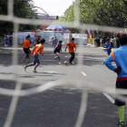 Niños jugando al fútbol durante una fiesta de fin de curso de las escuelas deportivas municipales.