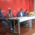 Los responsables del PSOE en la zona comparecieron ayer en León. MC