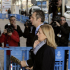 La infanta Cristina, junto a su esposo Iñaki Urdangarin, a su llegada hoy a la Escuela Balear de la Administración Pública (EBAP), donde continúa el interrogatorio del fiscal Anticorrupción Pedro Horrach al marido de la Infanta en el juicio del caso Nóos