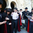 Silvia Clemente y Óscar Campillo recibieron las capas de cofrades en la ermita de Peñalba