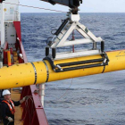 El vehículo autónomo submarino Bluefin-21 rastreará el océano en busca del avión desaparecido.